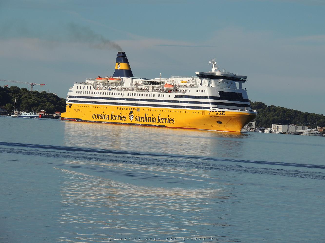 16 toulon le ferry qui rente.JPG -           